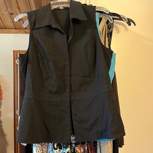 Woman’s button down sleeveless shirt